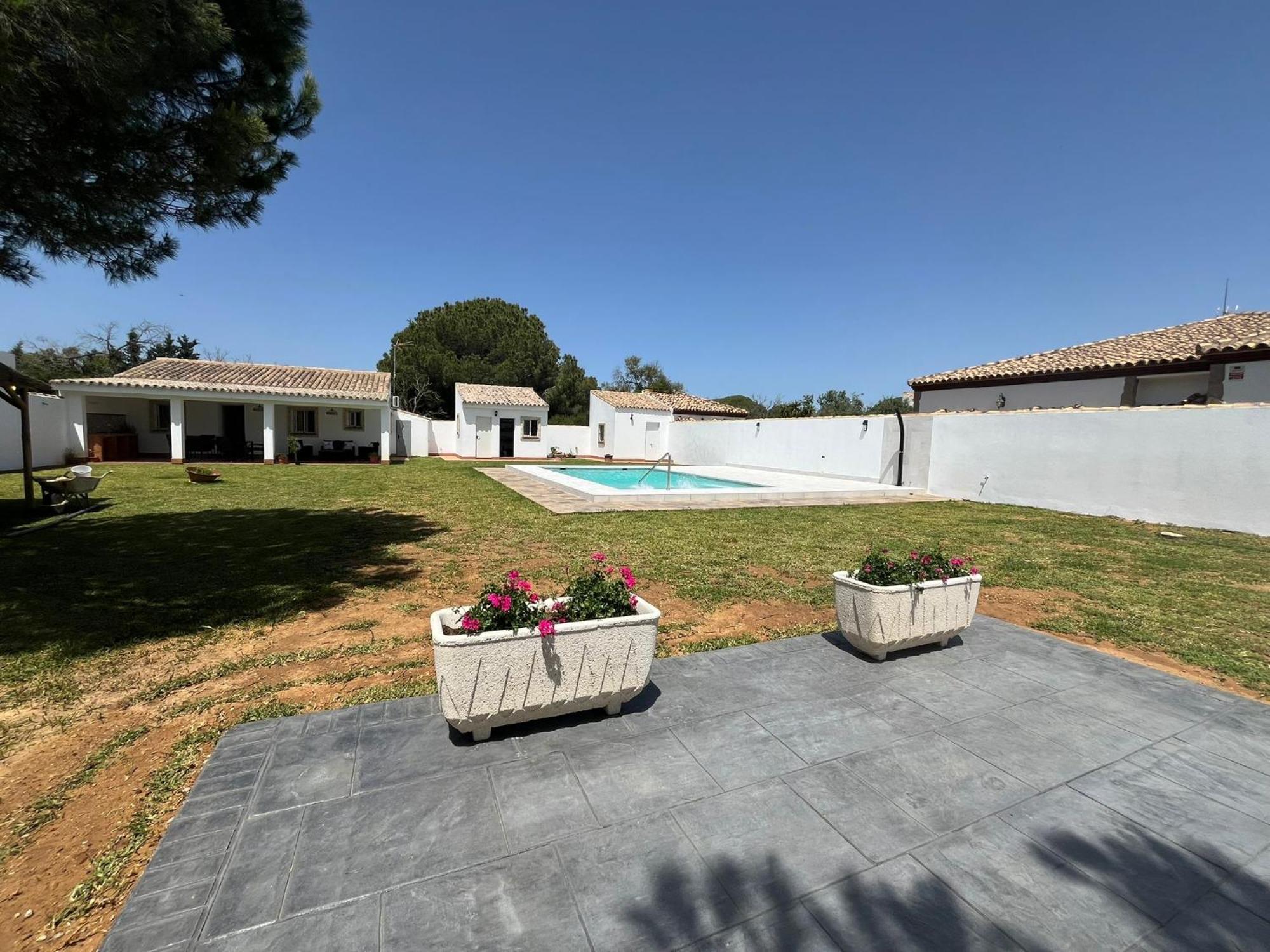 Andaluz Con Piscina
